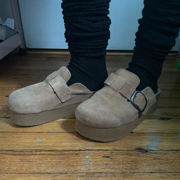 Brown Kawaii Slented Platform Clogs - Picture 1 of 4